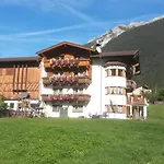 Jedelerhof Апартаменты Нойштифт-им-Штубайталь